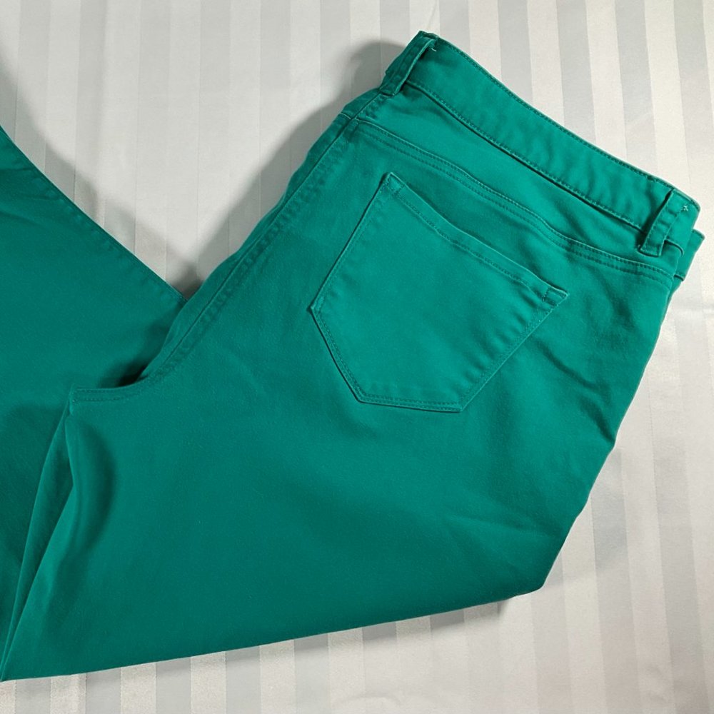 Ladies Green Denim Pant w/ Faux Front & Full Back Pockets